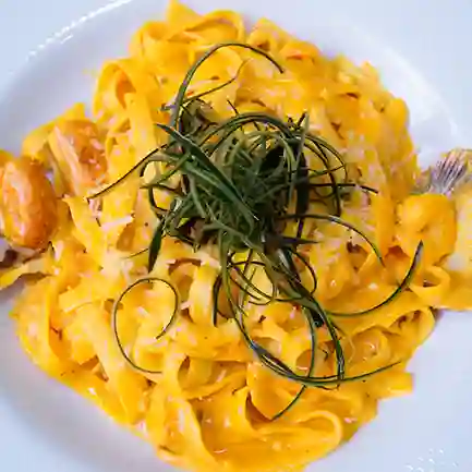 Fetuccini con Mariscos Kusi