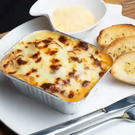 Lasagna Pollo Pesto y Bebida