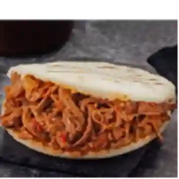 Arepa de Carne Desmechada