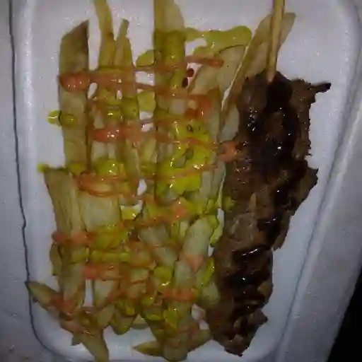 Chuzo de cerdo con papas