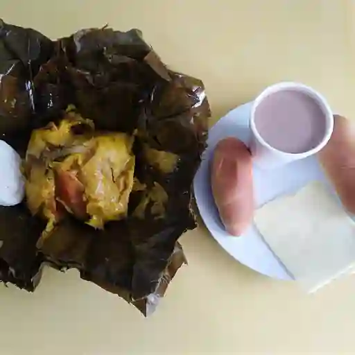 Combo 1: Tamal Sencillo, Chocolate,pan