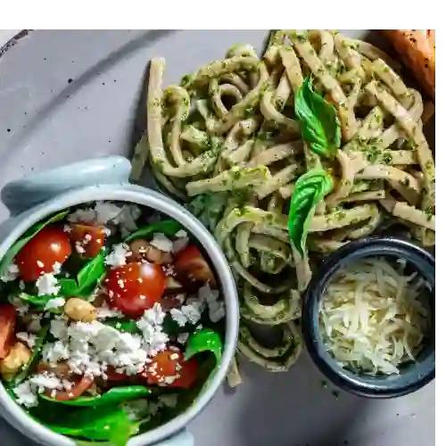 Pasta almendra pesto con pollo