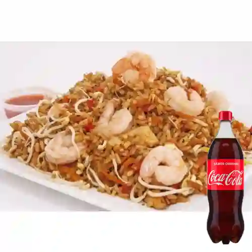 Combo Arroz Camarones + Coca-Cola Sabor Original 1.5 l