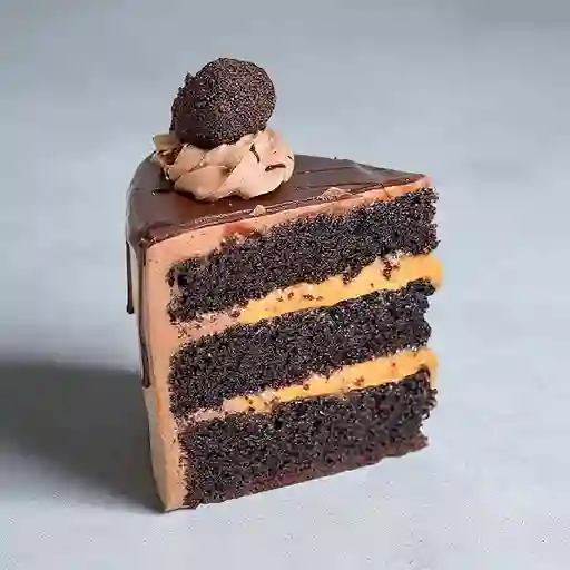Porción de torta chocoarequipe