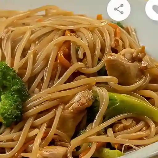 Lomein con Pollo.