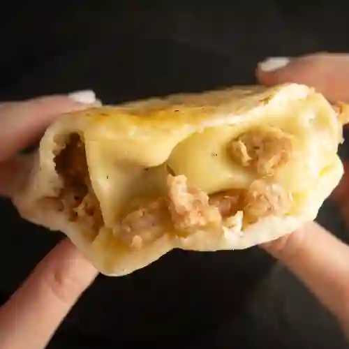 Arepa de Chicharrón y Queso