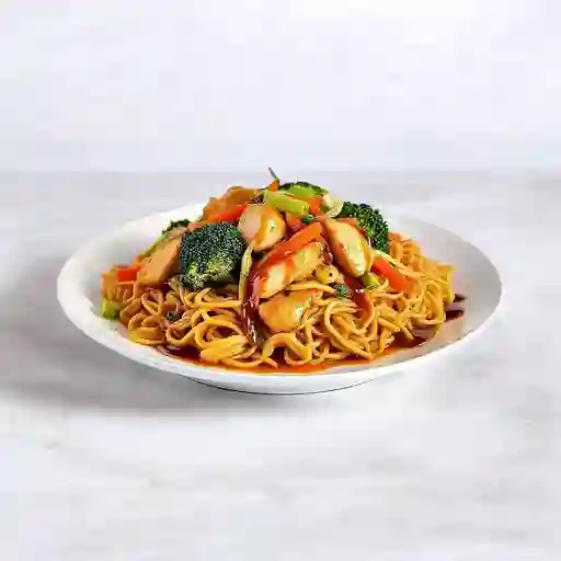 Chow Mein Con Pollo