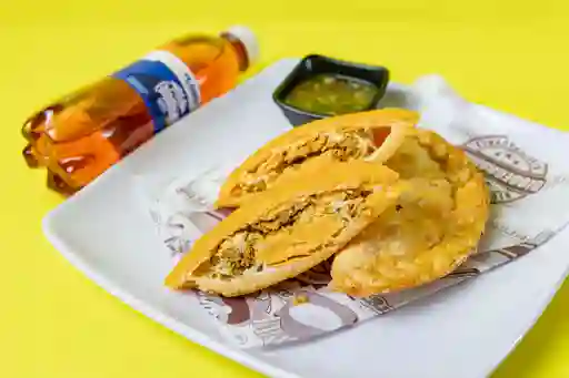 Combo 1 Empanada 1 Arepa y Bebida