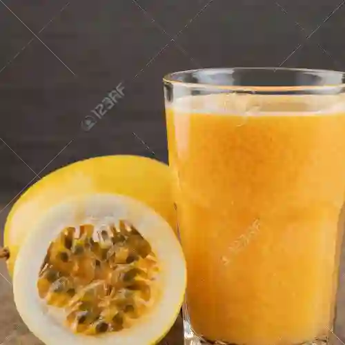 Jugo de Maracuya en Agua