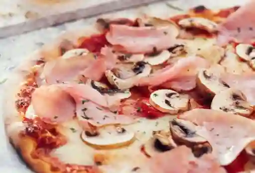 Pizza Jamón E Funghi Mediana 8 Porciones