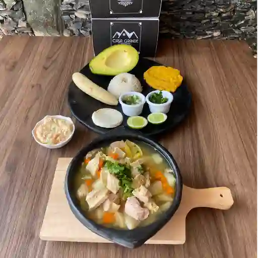 Cazuela de mondongo+bandeja+bebida