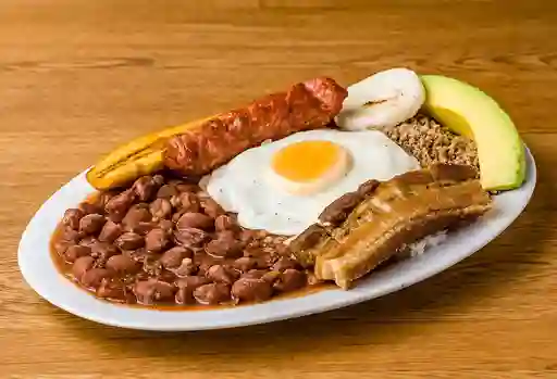 Bandeja Paisa + Bebida 250Ml
