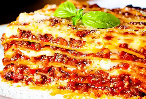 Lasagna de Carne y Bebida