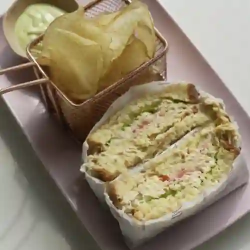 Sándwich de Pollo en Salsa Burrata
