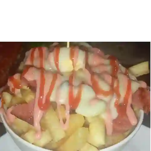 Salchipapas con Tocineta
