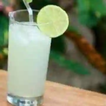 Limonada Natural.