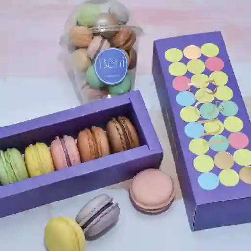 Combo caja de 6 macarons y vaso de minis