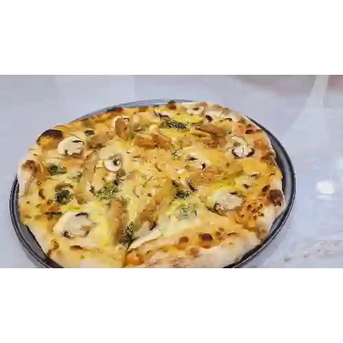 Pizza Pollo y Champiñones Mediana 38 Cm