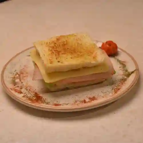 Sándwich Jamón y Queso con Vegetales