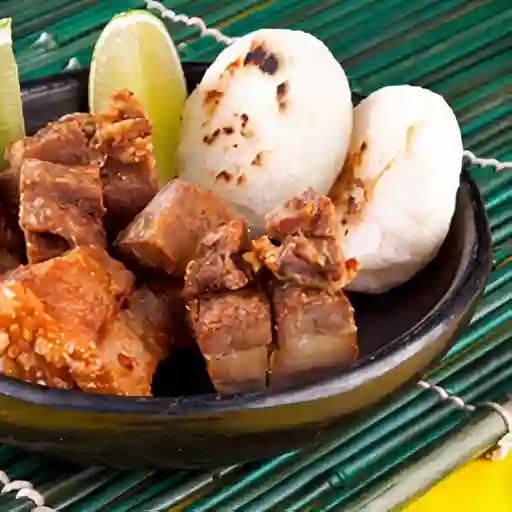 Chicharrones con Arepa