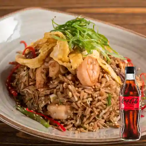 Combo 1/2 Arroz Chaufa Trilogía +Cocacola S/az 300ML