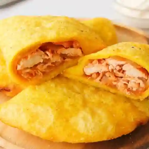 Mega Empanada de Pollo Desmechado