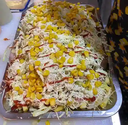 Salchipapa Para Compartir Legendaria (2 Personas)