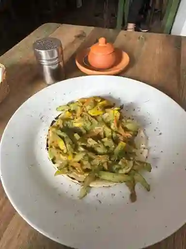 Arepa con Vegetales Salteados