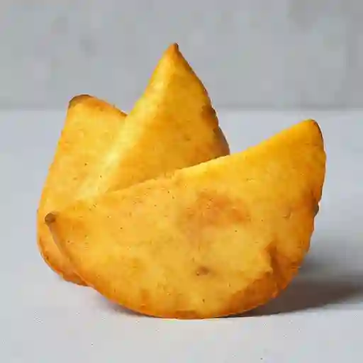 Maxi Empanada de Queso y Chorizo