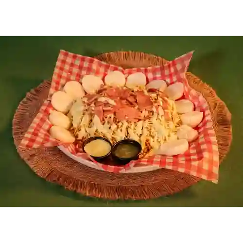 Picada de Bollo con Tocineta