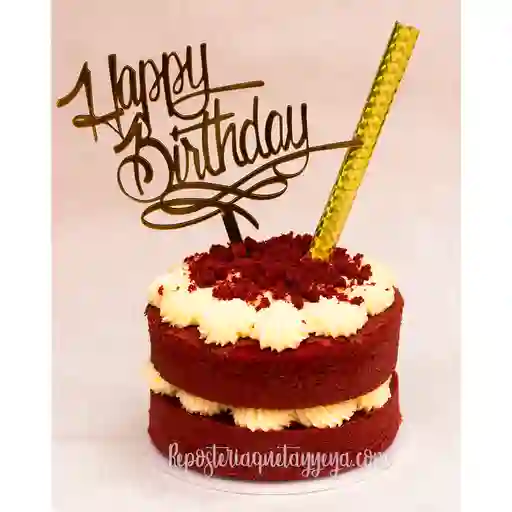 Torta con topper y vela