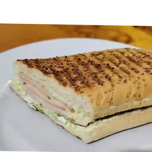 Sándwich tradicional 22 cm