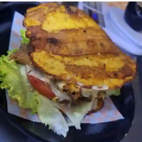 Patacon con Carne Desmechada