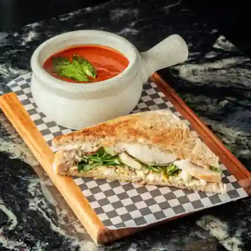 SOPA DE TOMATE + ½ SÁNDWICH FTI-CHIC