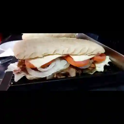 Sandwich mixto + vegetales en pan arabe