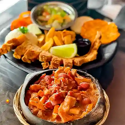 Cazuela Ranchera + Chicharron Carnudo