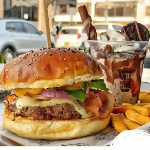 Combo Hamburguesa + Malteada Mediana