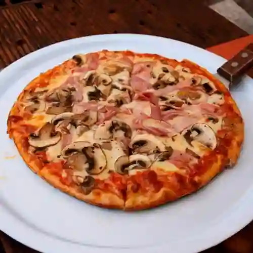 Pizza Champiñon y Tocineta