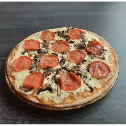 Pizza Pepperoni y Champiñón