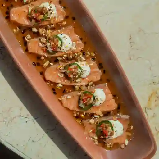 Tiradito Salmon y Maracuya