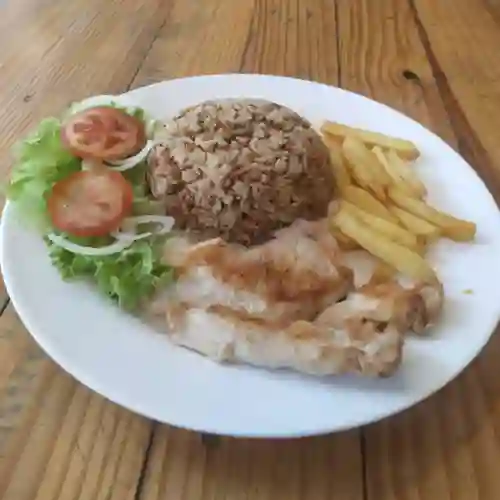 Pechuga asada con arroz de coco