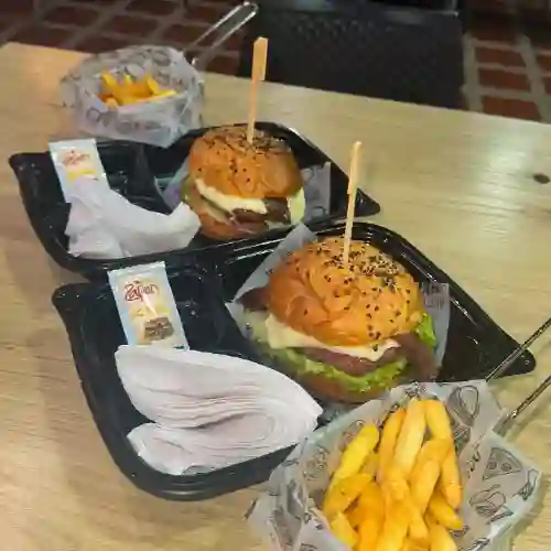 Combo 2 Burgers con Papas a la Francesa