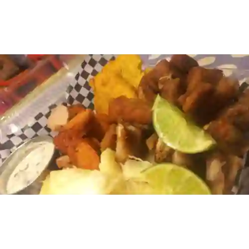 Picada de Chicharrón para 3 Personas