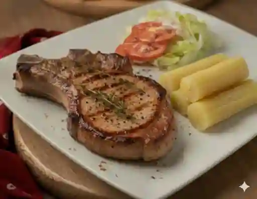 Combo Chuleta Mediana con Yuca Bebida