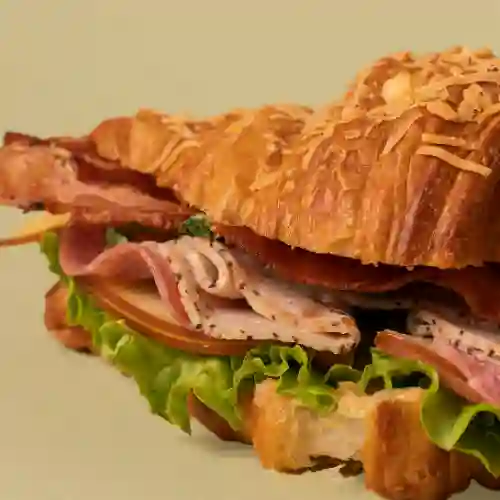 Sandwich Croissant de Pavo Tocineta