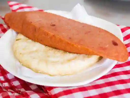 Arepa con Salchichón Cervecero