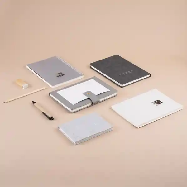 Agenda A5 Bolsillo y Broche 80 Hojas Serie Silver Gray Miniso