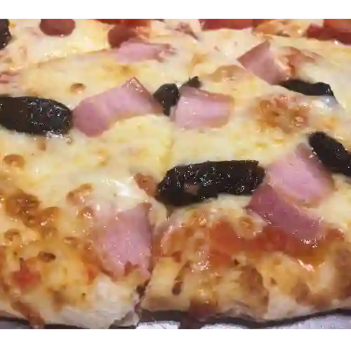 Pizza Ciruelas Pasas y Tocineta