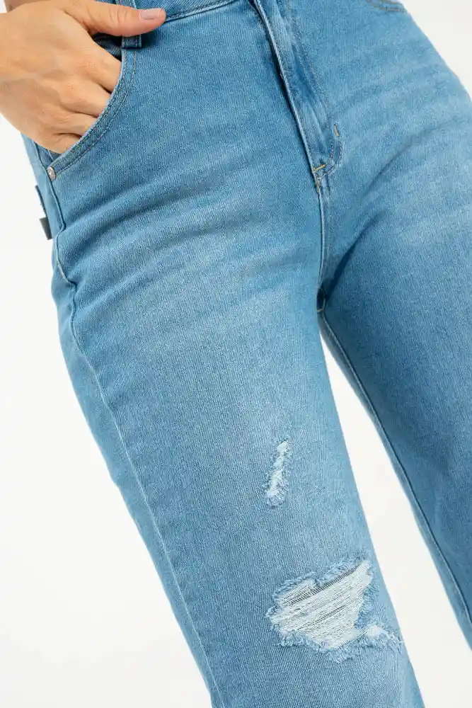 Jean Mom Rotos Tono Claro