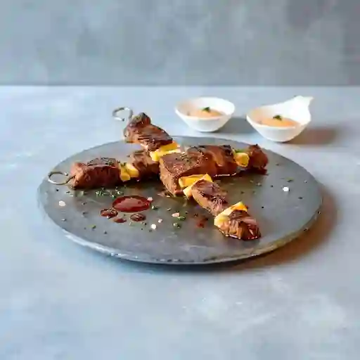 Yakiniku (Brochetas de Lomo Fino)